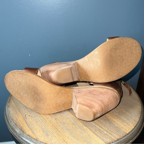 Koolaburra Peonie Heeled Sandals - Picture 10 of 10